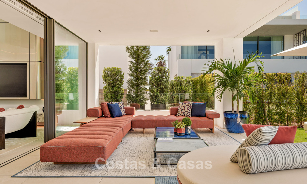 Sophisticated luxury home for sale in a gated complex with panoramic sea views on Marbella’s Golden Mile 74592