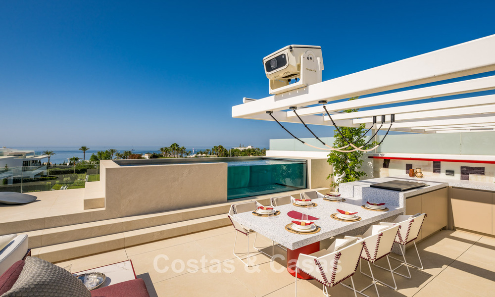 Sophisticated luxury home for sale in a gated complex with panoramic sea views on Marbella’s Golden Mile 74593
