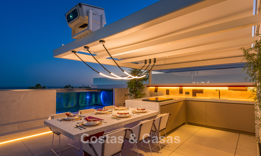Sophisticated luxury home for sale in a gated complex with panoramic sea views on Marbella’s Golden Mile 74601