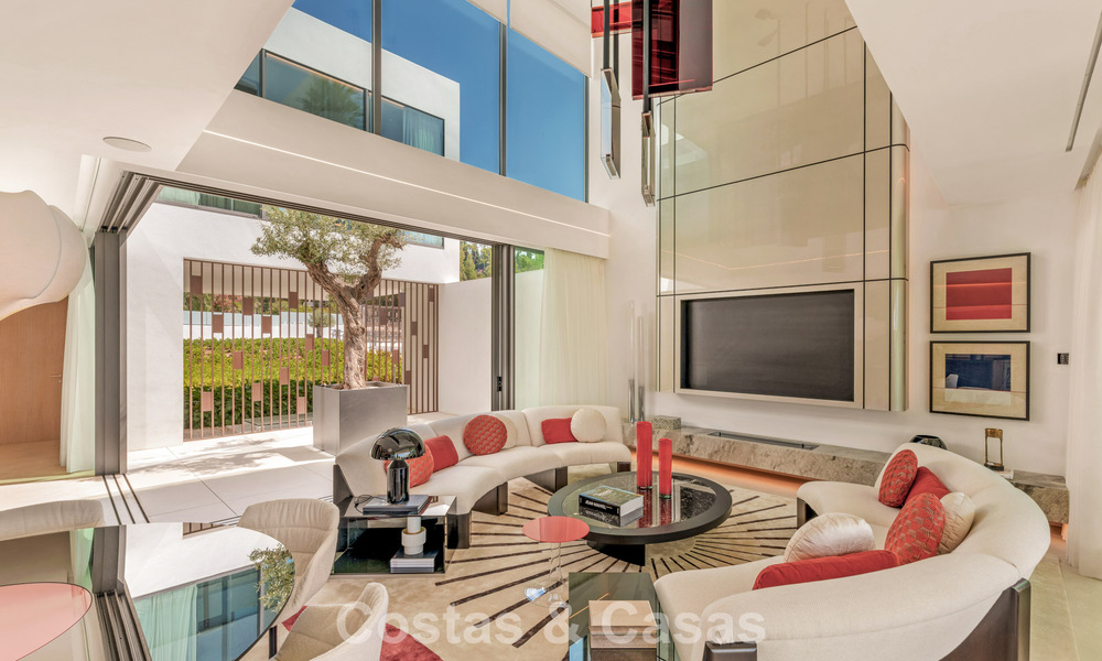 Sophisticated luxury home for sale in a gated complex with panoramic sea views on Marbella’s Golden Mile 74609