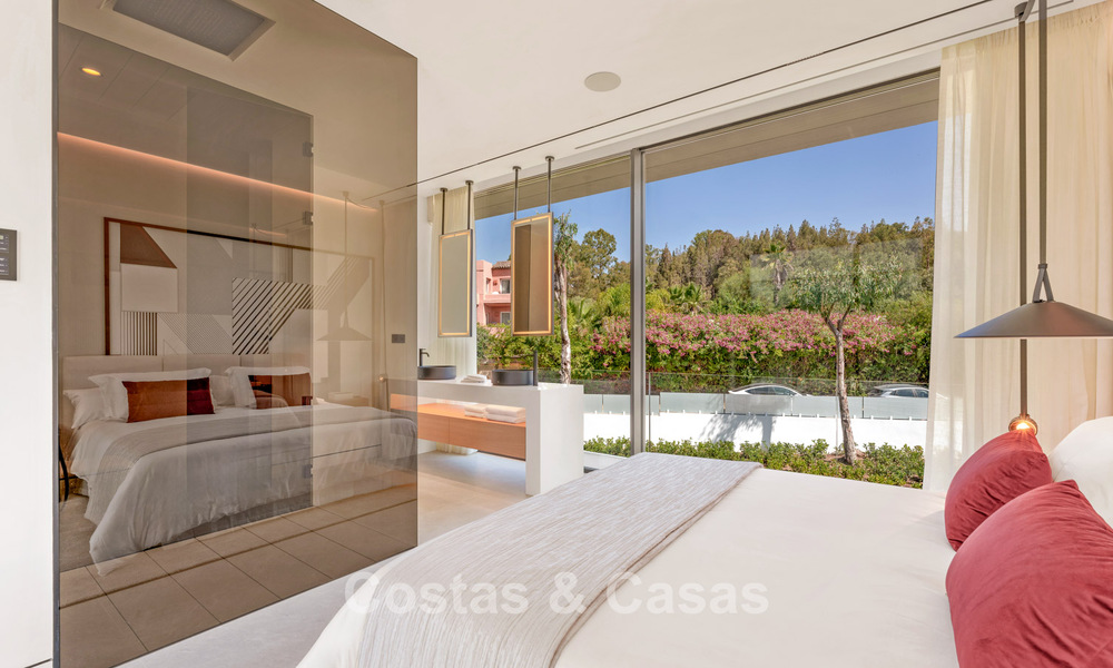 Sophisticated luxury home for sale in a gated complex with panoramic sea views on Marbella’s Golden Mile 74611