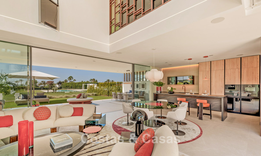 Sophisticated luxury home for sale in a gated complex with panoramic sea views on Marbella’s Golden Mile 74612
