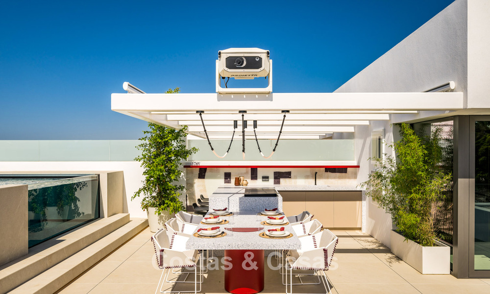 Sophisticated luxury home for sale in a gated complex with panoramic sea views on Marbella’s Golden Mile 74615
