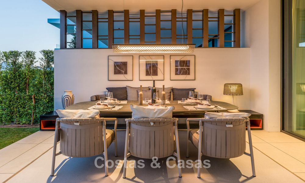 Sophisticated luxury home for sale in a gated complex with panoramic sea views on Marbella’s Golden Mile 74617