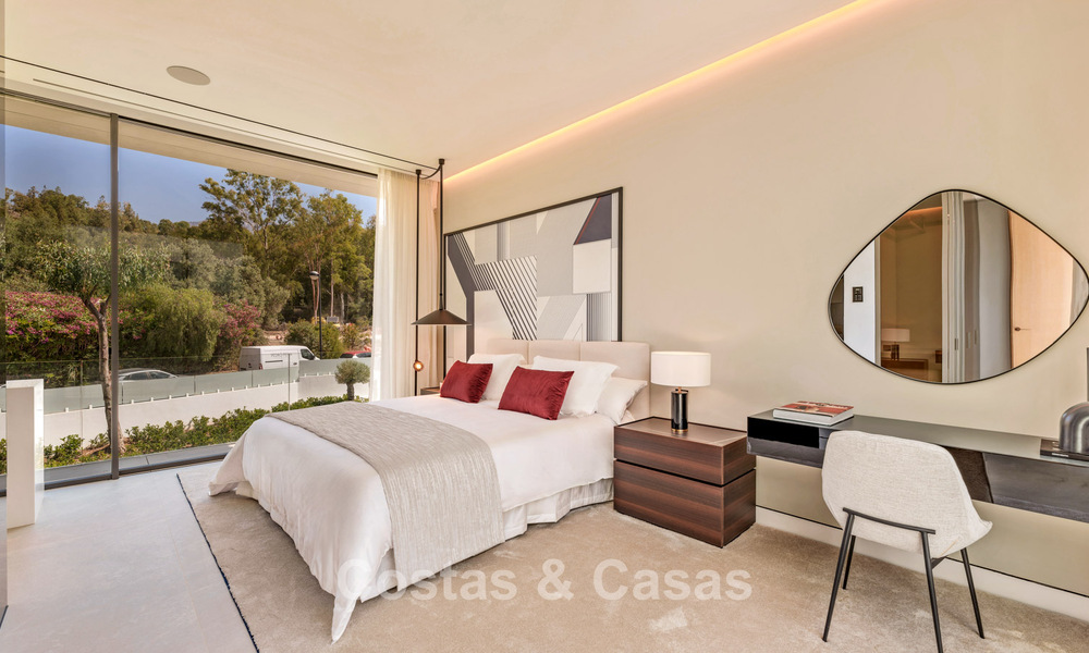 Sophisticated luxury home for sale in a gated complex with panoramic sea views on Marbella’s Golden Mile 74619