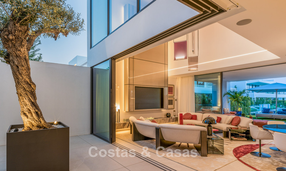 Sophisticated luxury home for sale in a gated complex with panoramic sea views on Marbella’s Golden Mile 74621