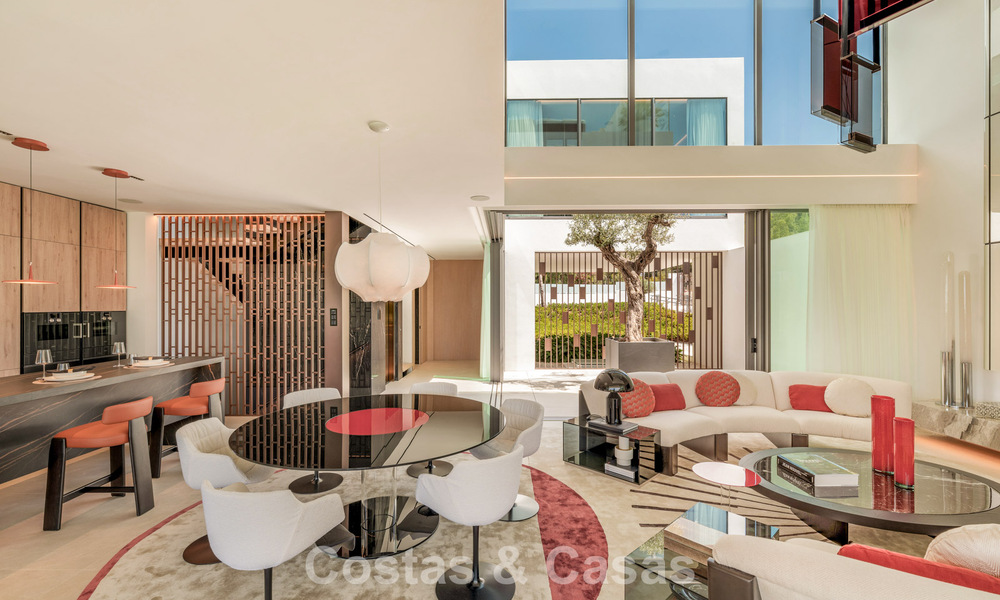 Sophisticated luxury home for sale in a gated complex with panoramic sea views on Marbella’s Golden Mile 74624