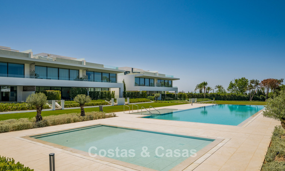 Sophisticated luxury home for sale in a gated complex with panoramic sea views on Marbella’s Golden Mile 74625
