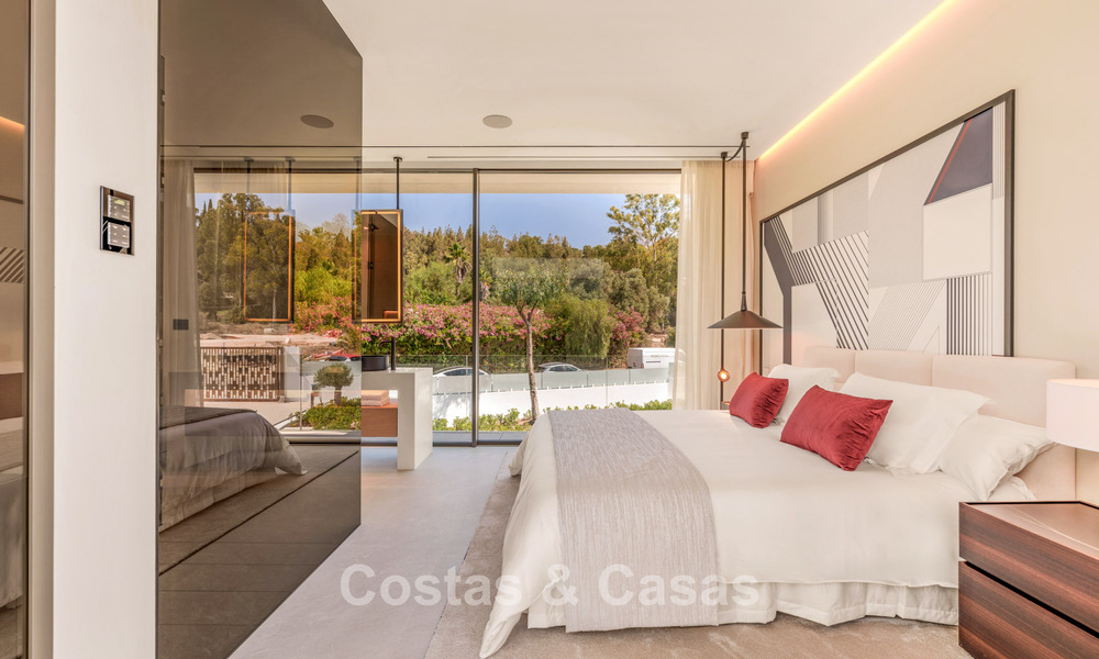 Sophisticated luxury home for sale in a gated complex with panoramic sea views on Marbella’s Golden Mile 74627