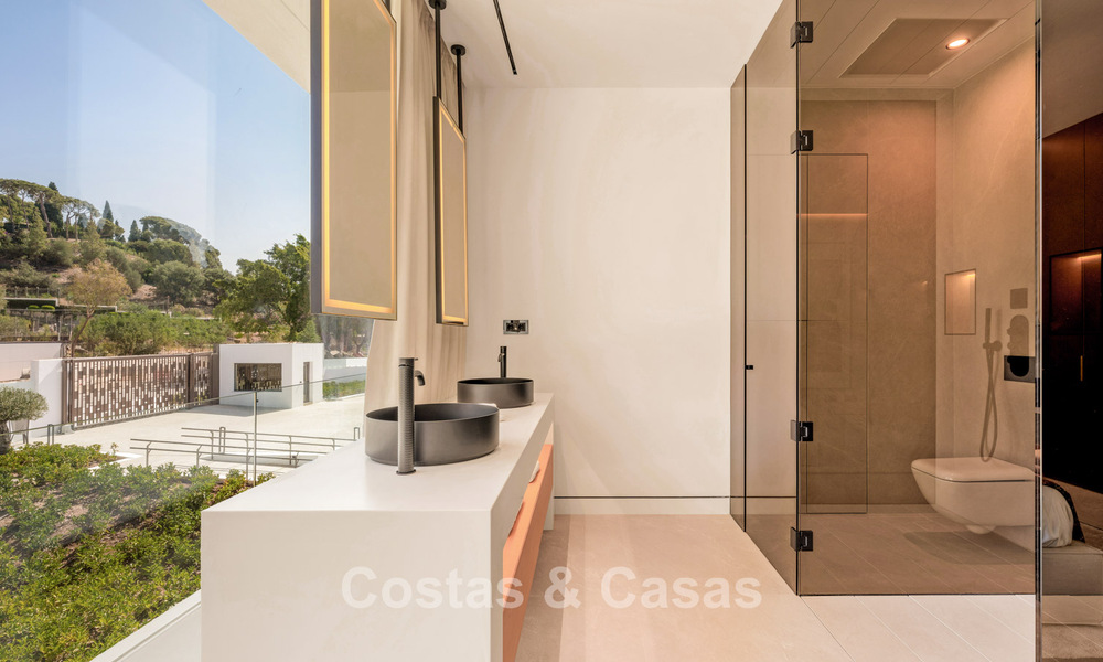 Sophisticated luxury home for sale in a gated complex with panoramic sea views on Marbella’s Golden Mile 74631