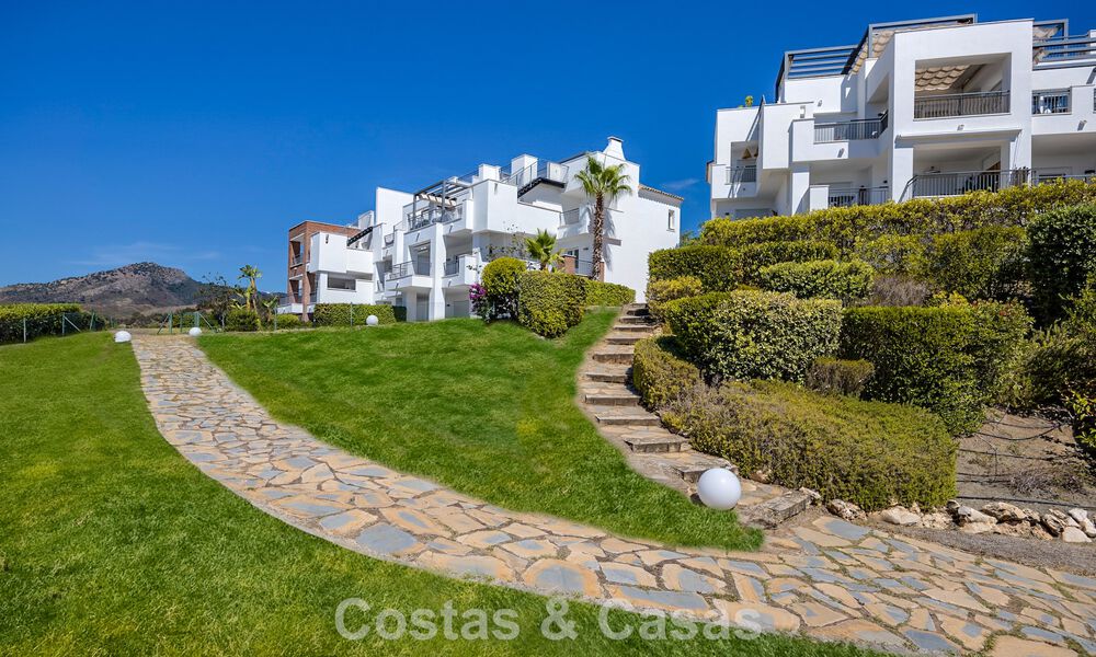 Luxurious 3 bedroom apartment for sale with huge garden in Benahavis - Marbella 773653