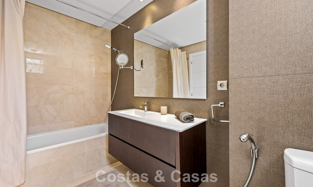 Luxurious 3 bedroom apartment for sale with huge garden in Benahavis - Marbella 773672