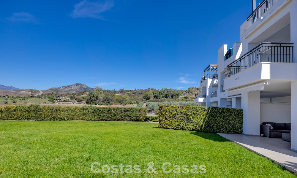 Luxurious 3 bedroom apartment for sale with huge garden in Benahavis - Marbella 773676
