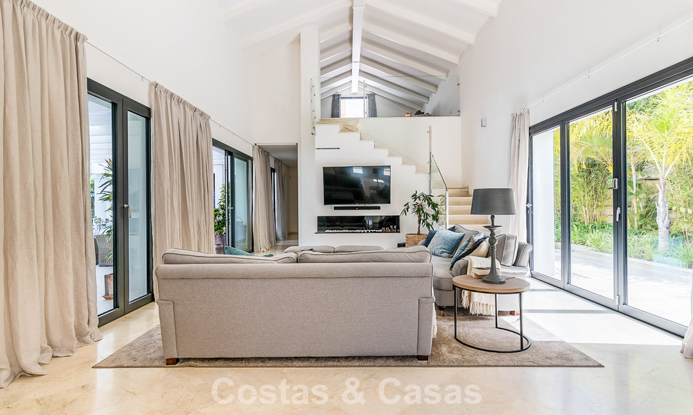 Luxury villa with timeless Mediterranean design for sale in a sought-after golf area of Nueva Andalucia, Marbella 773722