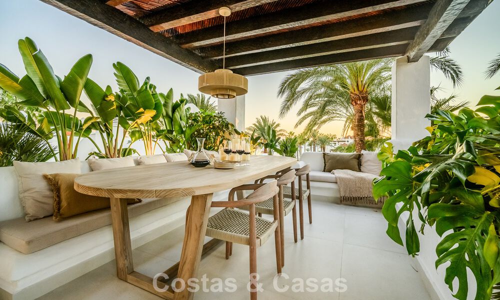 Move-in ready luxury penthouse for sale in a leading beach resort within walking distance of Estepona centre 773735