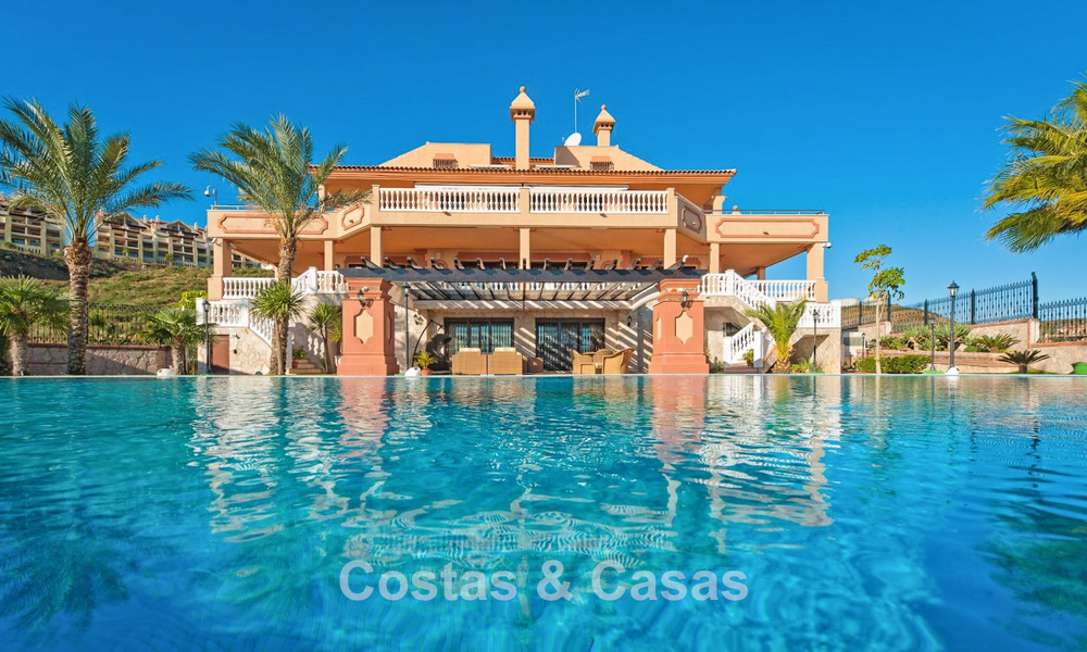 Impressive villa for sale, bordering the golf course in Mijas, Costa del Sol 774470