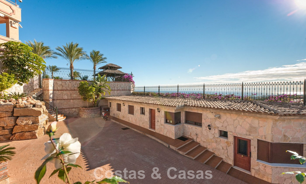 Impressive villa for sale, bordering the golf course in Mijas, Costa del Sol 774473