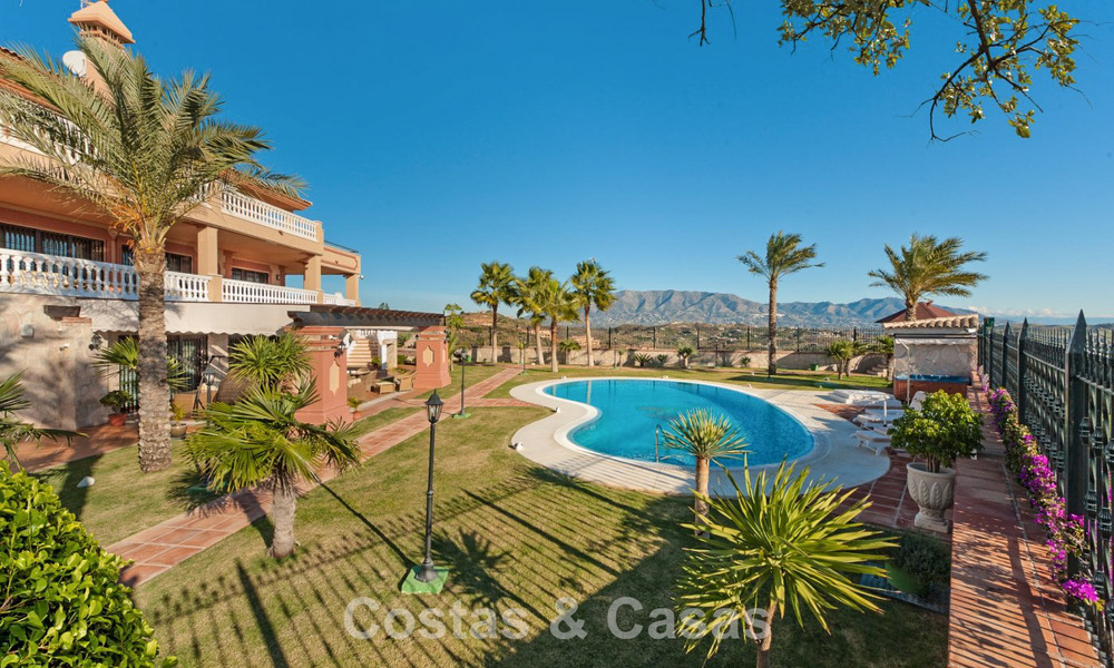 Impressive villa for sale, bordering the golf course in Mijas, Costa del Sol 774478