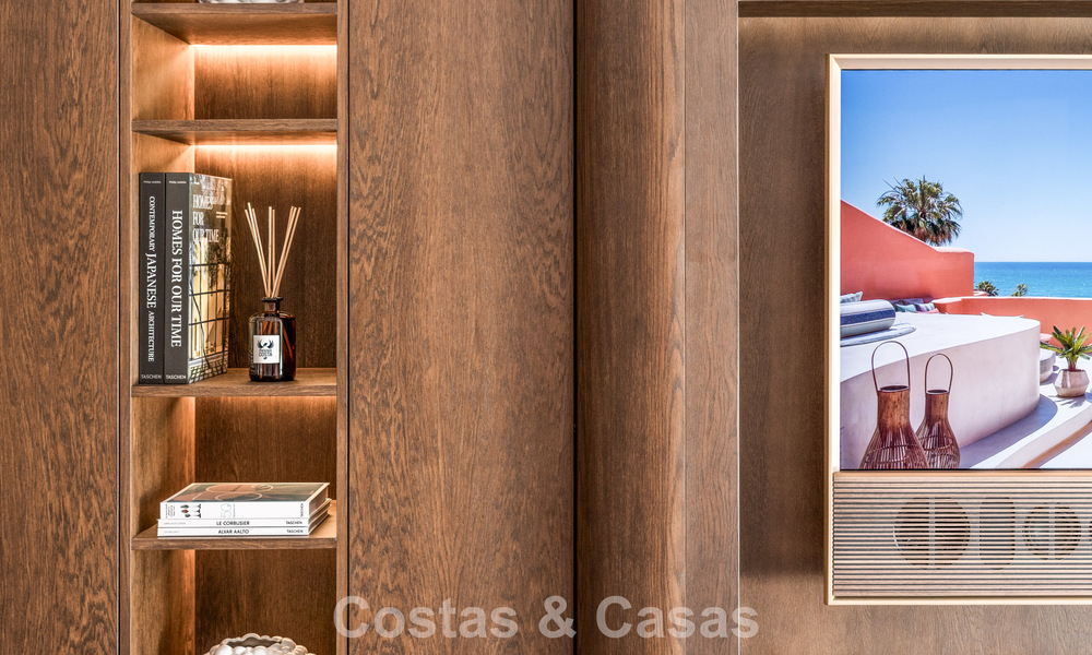 Luxurious renovated apartment with sea views for sale in an exclusive beach complex in Los Monteros, Marbella East 778330