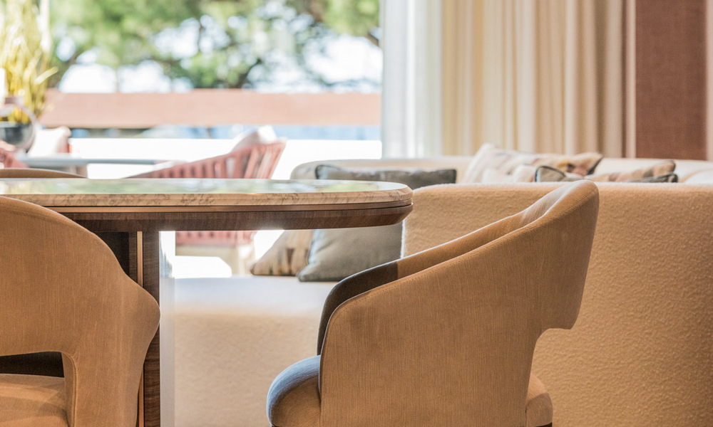Luxurious renovated apartment with sea views for sale in an exclusive beach complex in Los Monteros, Marbella East 778337