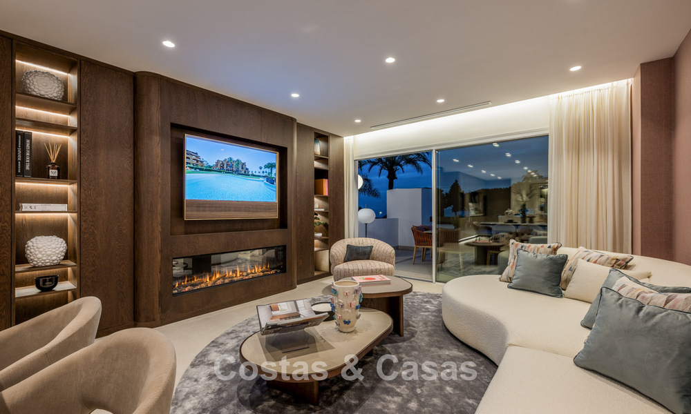 Luxurious renovated apartment with sea views for sale in an exclusive beach complex in Los Monteros, Marbella East 778345
