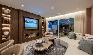 Luxurious renovated apartment with sea views for sale in an exclusive beach complex in Los Monteros, Marbella East 778345 