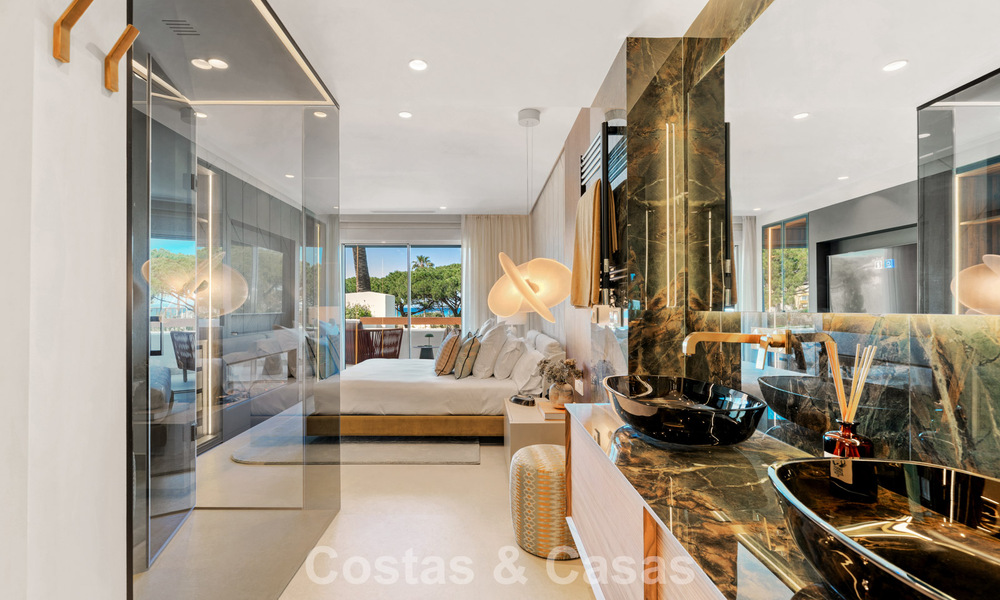 Luxurious renovated apartment with sea views for sale in an exclusive beach complex in Los Monteros, Marbella East 778346