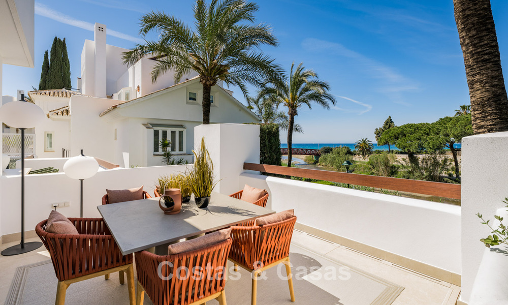 Luxurious renovated apartment with sea views for sale in an exclusive beach complex in Los Monteros, Marbella East 778348