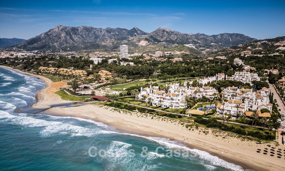 Luxurious renovated apartment with sea views for sale in an exclusive beach complex in Los Monteros, Marbella East 778350