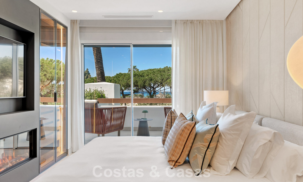 Luxurious renovated apartment with sea views for sale in an exclusive beach complex in Los Monteros, Marbella East 778354