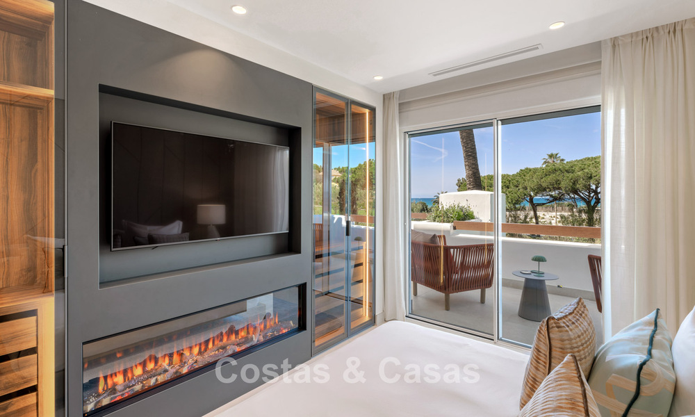 Luxurious renovated apartment with sea views for sale in an exclusive beach complex in Los Monteros, Marbella East 778355