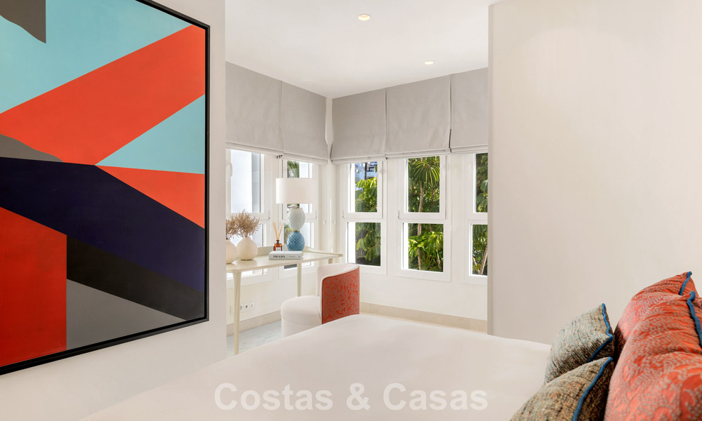 Luxurious renovated apartment with sea views for sale in an exclusive beach complex in Los Monteros, Marbella East 778356