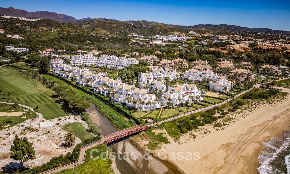 Luxurious renovated apartment with sea views for sale in an exclusive beach complex in Los Monteros, Marbella East 778359