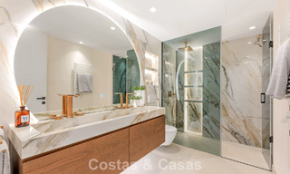 Luxurious renovated apartment with sea views for sale in an exclusive beach complex in Los Monteros, Marbella East 778360 