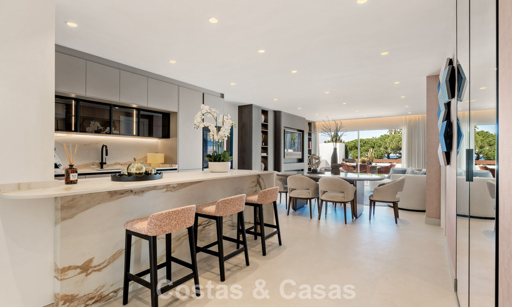 Luxurious renovated apartment with sea views for sale in an exclusive beach complex in Los Monteros, Marbella East 778362