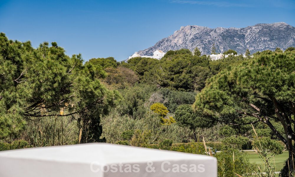 Luxurious renovated apartment with sea views for sale in an exclusive beach complex in Los Monteros, Marbella East 778364