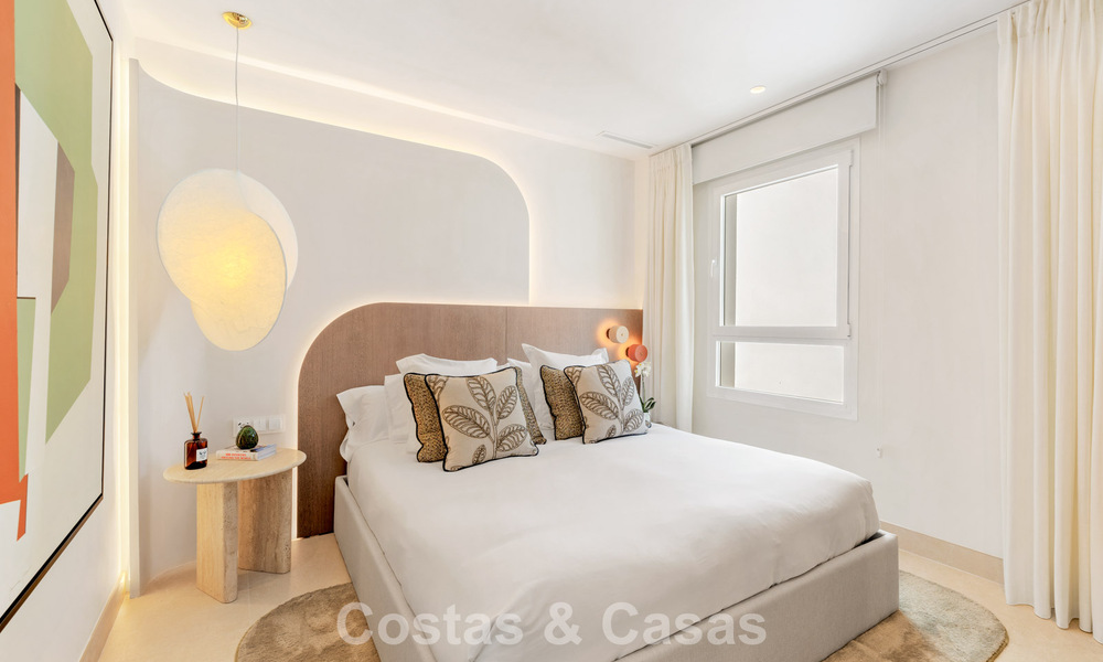 Luxurious renovated apartment with sea views for sale in an exclusive beach complex in Los Monteros, Marbella East 778365