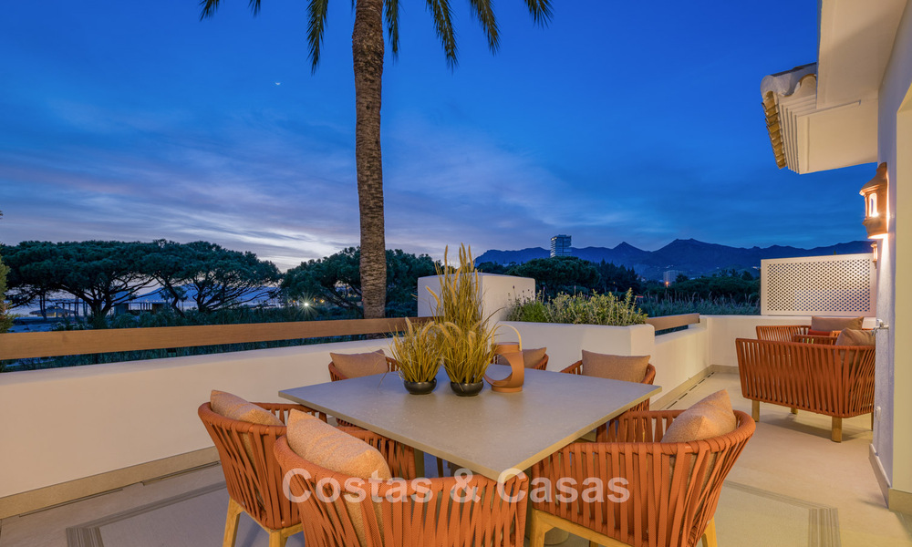 Luxurious renovated apartment with sea views for sale in an exclusive beach complex in Los Monteros, Marbella East 778366