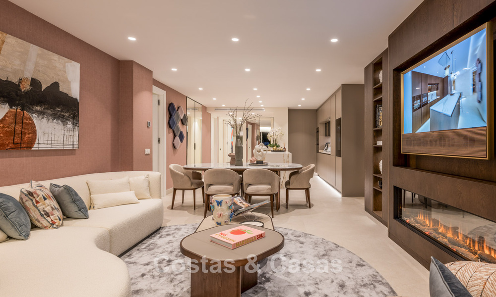 Luxurious renovated apartment with sea views for sale in an exclusive beach complex in Los Monteros, Marbella East 778374