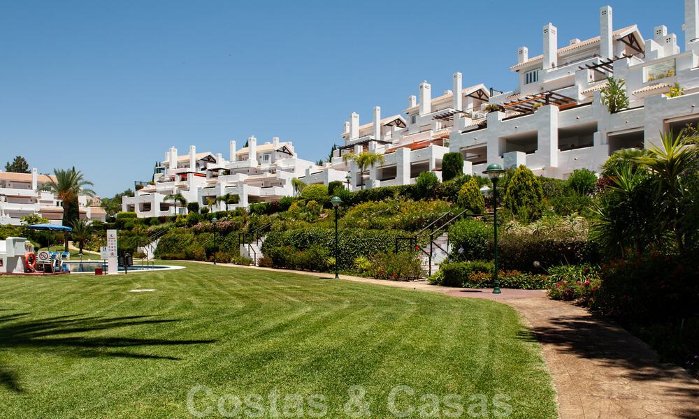 Stylish renovated apartment with sea views for sale in an exclusive beach complex in Los Monteros, Marbella East 776367