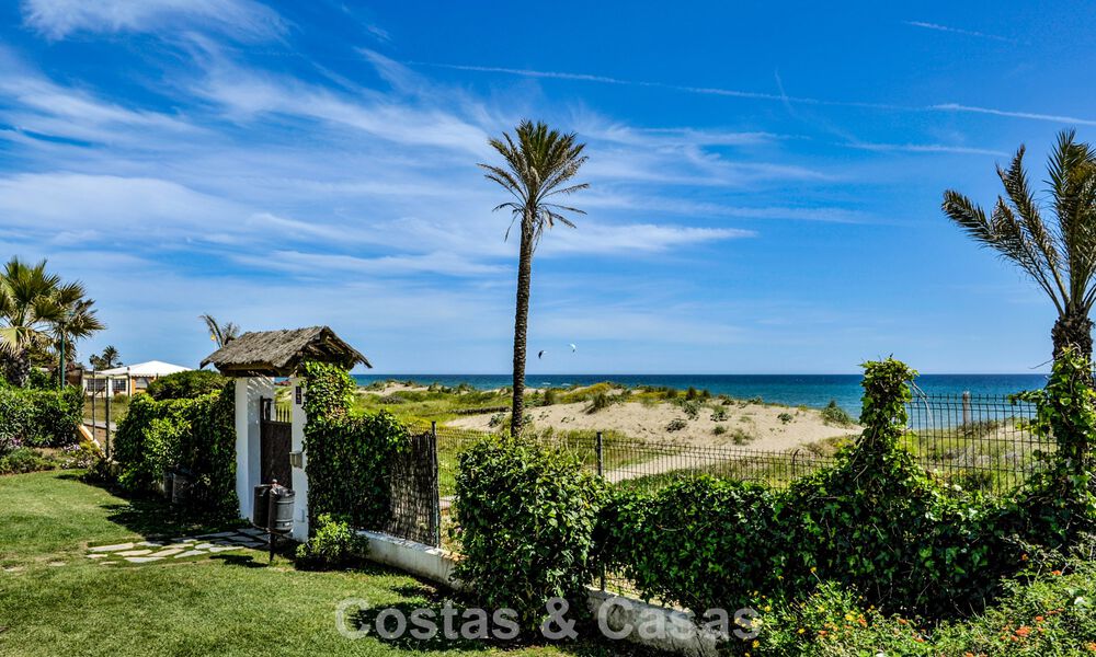 Stylish renovated apartment with sea views for sale in an exclusive beach complex in Los Monteros, Marbella East 776650