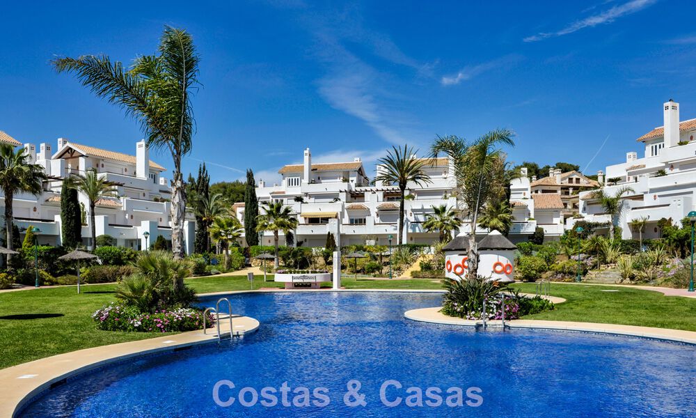 Stylish renovated apartment with sea views for sale in an exclusive beach complex in Los Monteros, Marbella East 776651