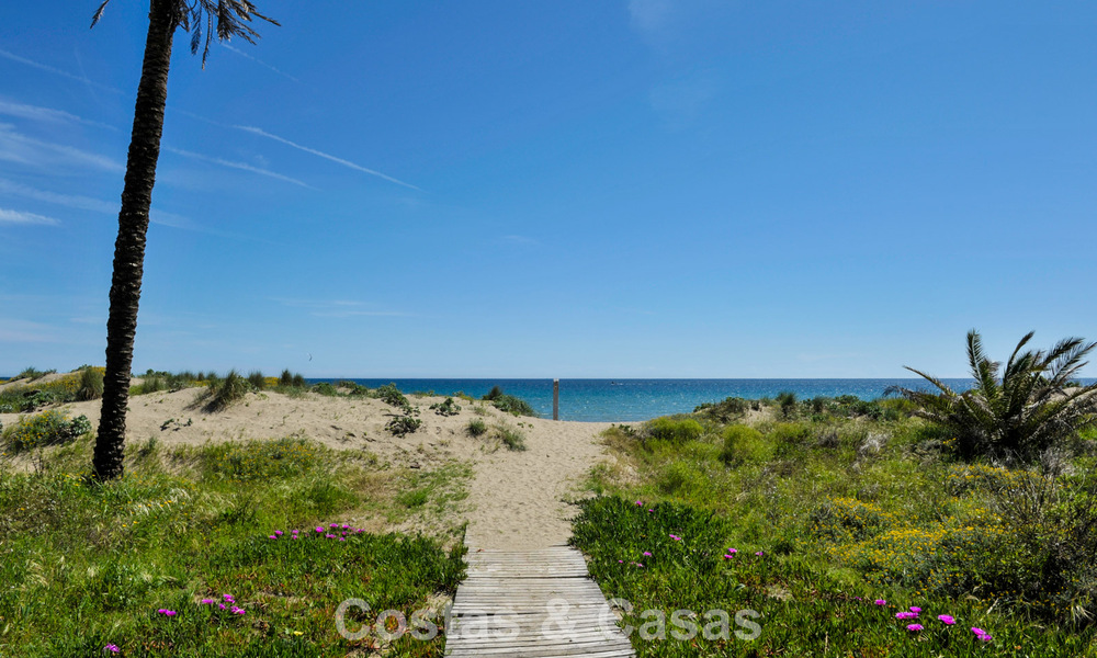 Stylish renovated apartment with sea views for sale in an exclusive beach complex in Los Monteros, Marbella East 776652