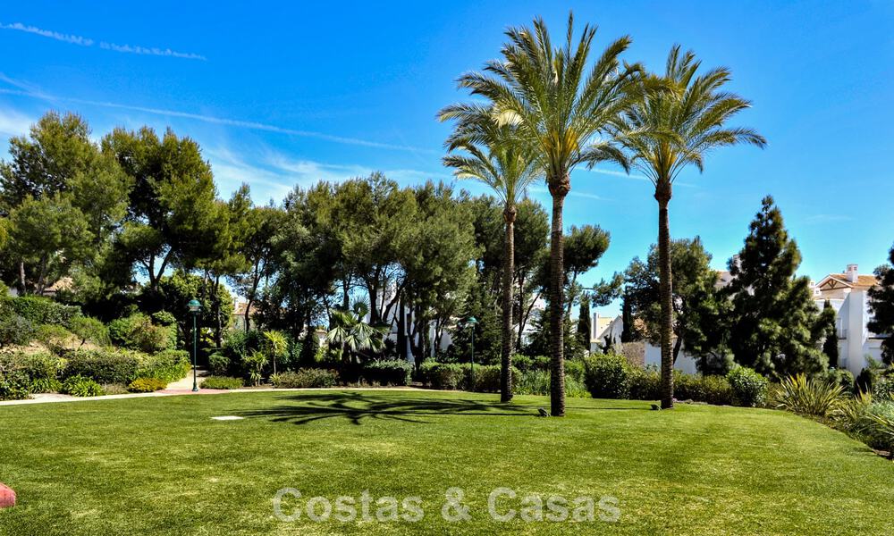 Stylish renovated apartment with sea views for sale in an exclusive beach complex in Los Monteros, Marbella East 776653