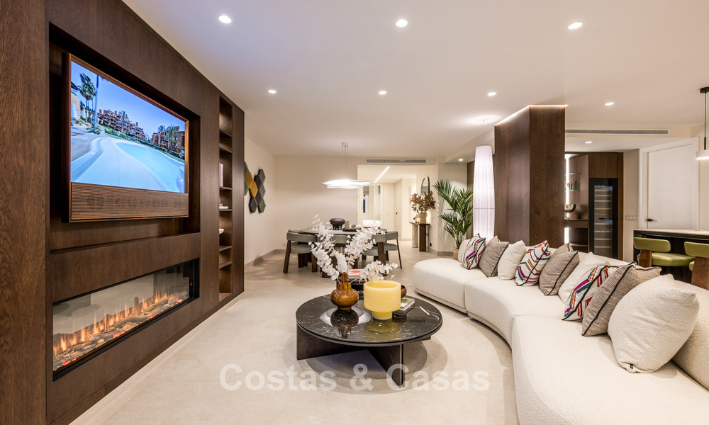 Stylish renovated apartment with sea views for sale in an exclusive beach complex in Los Monteros, Marbella East 778378