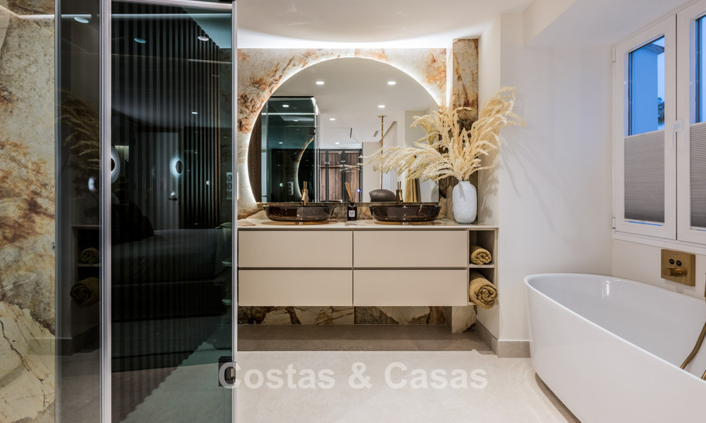 Stylish renovated apartment with sea views for sale in an exclusive beach complex in Los Monteros, Marbella East 778383
