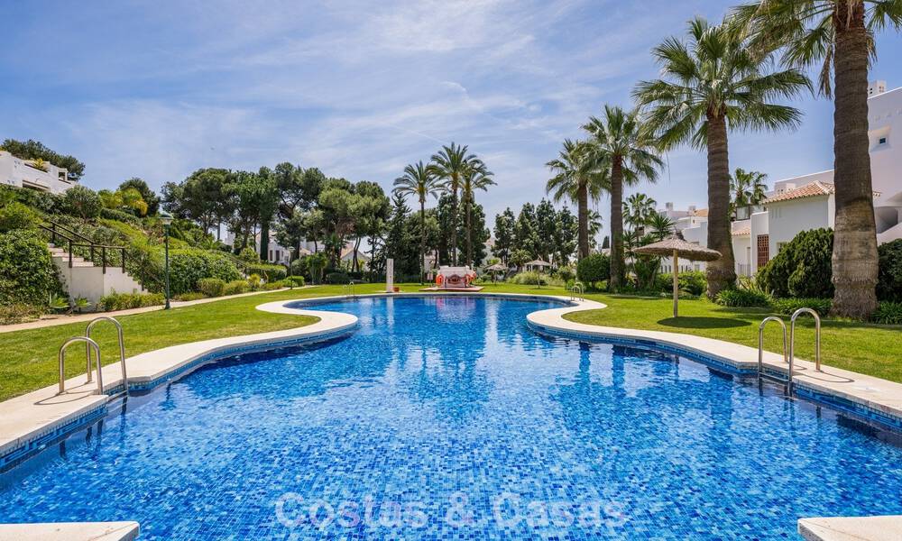 Stylish renovated apartment with sea views for sale in an exclusive beach complex in Los Monteros, Marbella East 778386
