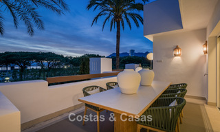 Stylish renovated apartment with sea views for sale in an exclusive beach complex in Los Monteros, Marbella East 778390 