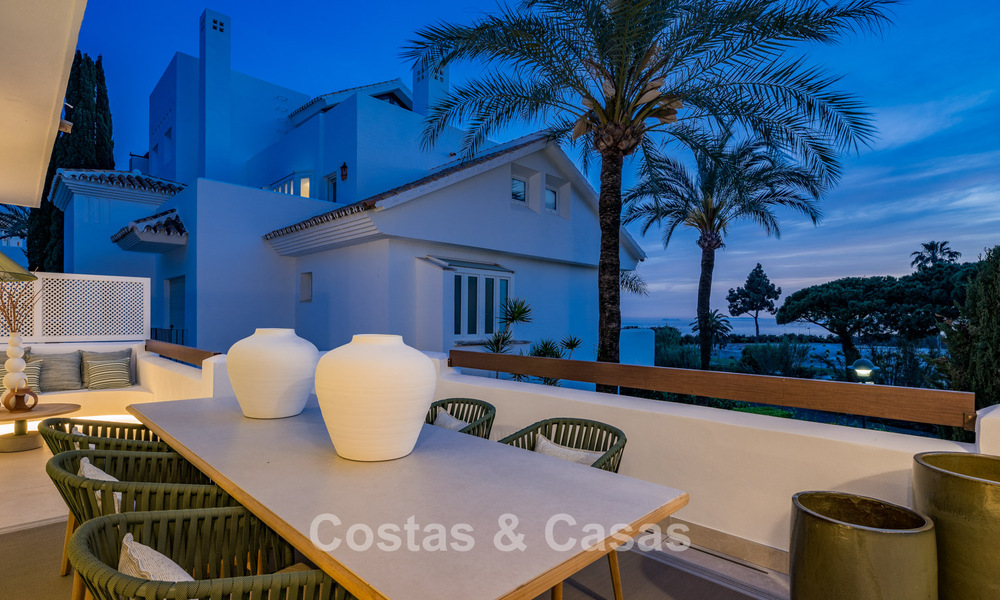 Stylish renovated apartment with sea views for sale in an exclusive beach complex in Los Monteros, Marbella East 778397