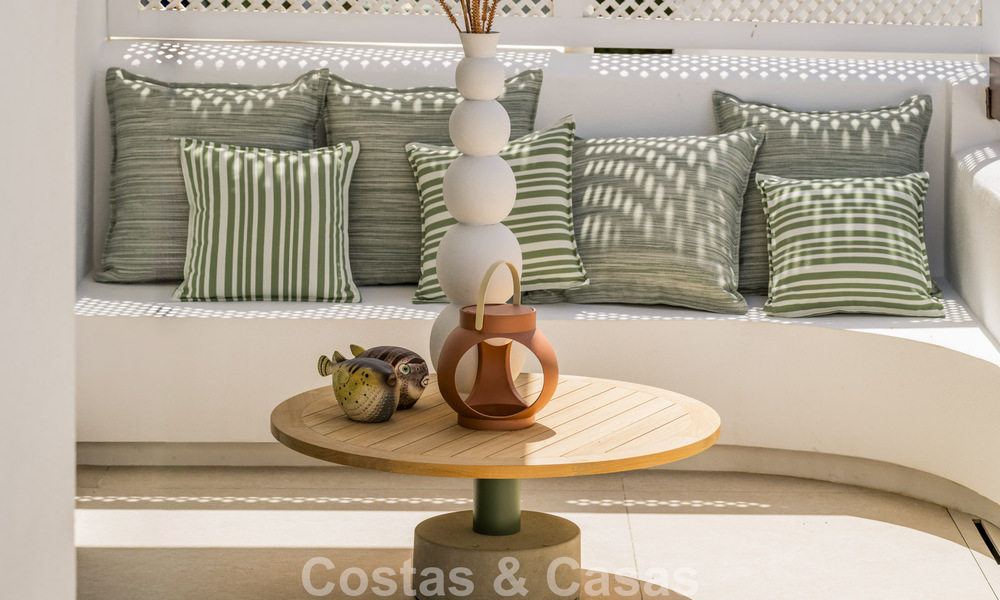 Stylish renovated apartment with sea views for sale in an exclusive beach complex in Los Monteros, Marbella East 778409